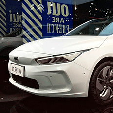 Geely anuncia joint venture para criar uma marca de carros elétricos para competir diretamente com a Tesla