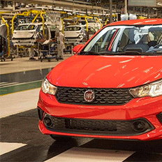 Fiat suspende produção na fábrica de Betim (MG) em função da falta de componentes para a produção de veículos