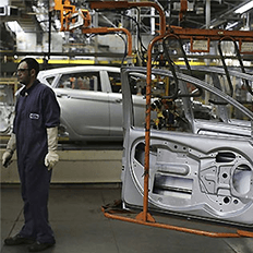 Atividade industrial volta a crescer no mês de março