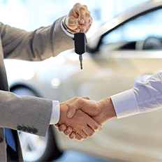 Boa parte dos consumidores brasileiros preferem comprar carro do que alugar