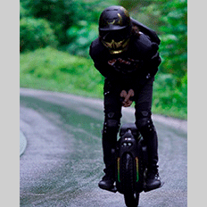 Eletricz lança monociclo elétrico mais veloz do Brasil