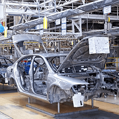 Produção nacional de veículos registra queda provocada pela escassez mundial de microchips