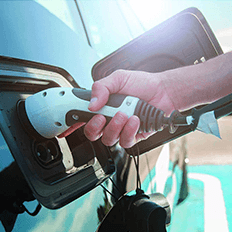 Vendas de carros elétricos e híbridos crescem no Brasil