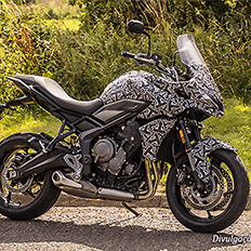 Triumph anuncia o desenvolvimento de uma nova motocicleta para concorrer no segmento das Crossovers 