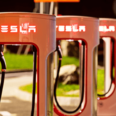 Nova York aprova lei que estabelece meta para banir carros com motor a gasolina até 2035