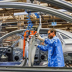 Falta de componentes que tem provocado paradas de produção nas montadoras 