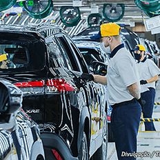 Início do terceiro turno na fábrica de Sorocaba da Toyota