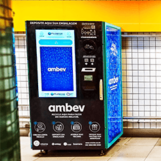 Ambev e Triciclo-Ambipar instalam máquinas para troca de embalagens por serviços e créditos