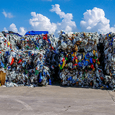 Cresceu a conscientização sobre resíduos plásticos e como reutilizar materiais 