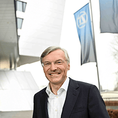 Wolf-Henning Scheider desempenhou um papel fundamental na transformação da ZF 