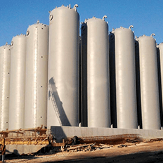 Reservatórios para a armazenagem de fluidos usados nas operações das plataformas de petróleo