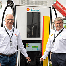 Shell e a ABB planejam lançar o carregador para carro elétrico mais rápido do mundo