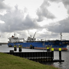 Organização Marítima Internacional tem meta de reduzir as emissões de CO2 