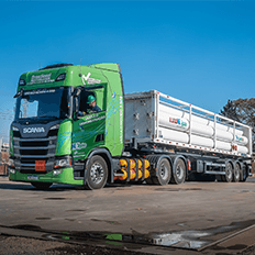 Projeto piloto testa o uso de caminhões abastecidos com gás natural 