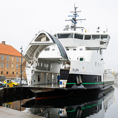 Balsa elétrica navega mais de 90 quilômetros com uma única carga de bateria