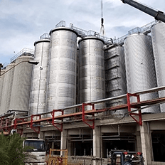 Tanques de aço inox têm a função de armazenar diversos tipos de matérias-primas