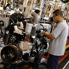 PIB da indústria e do setor de serviços teve projeções revisadas para cima 