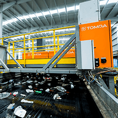 TOMRA é líder em soluções de classificação baseadas em sensores para aplicações de resíduos e metais