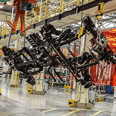 Mercedes-Benz do Brasil ganha eficiência na linha de produção de caminhões com etiquetas eletrônicas