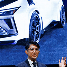 Koji Sato afirma que renovar a estratégia de veículos elétricos é o principal desafio da sua administração 