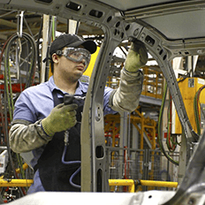 Renault retoma as atividades produtivas nas linhas de veículos  