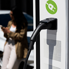 Carros híbridos e elétricos ganham cada vez mais espaço no mercado brasileiro