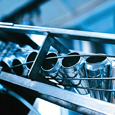 Reciclagem de latas de alumínio é exemplo de como consumir sem impactar a extração de recursos naturais do planeta 