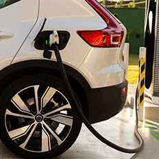 Volvo Car Brasil em parceria com a WEG e a BeGreen abre um hub de recarga de carros elétricos 