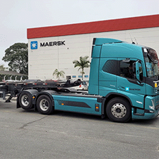 Maersk conduziu um projeto piloto para promover o uso de caminhões elétricos no transporte de cargas 
