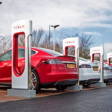 Tesla reduz o ritmo de produção no terceiro trimestre