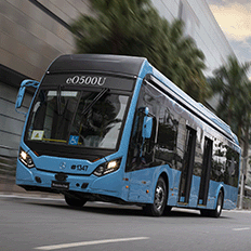 Ônibus elétrico urbano a baterias da Mercedes-Benz foi exposto aos participantes do Fórum Transporte Sustentável