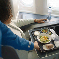 KLM está desperdiçando menos alimentos a bordo das aeronaves graças à inteligência artificial 