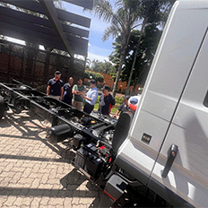 Volkswagen Caminhões e Ônibus se supera no ritmo de qualificações em sua rede de concessionárias 