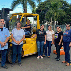 Primeiro curso exclusivo para mulheres na área de operação de empilhadeiras promovido pela Bracell