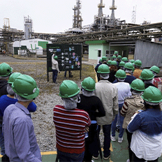 Unipar recebe as comunidades do entorno da fábrica para participarem do programa Fábrica Aberta 