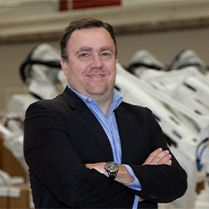 Robótica impulsiona a transição para veículos elétricos com eficiência