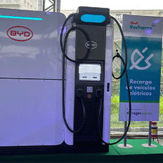  BYD apresenta os carregadores rápidos e ultrarrápidos que serão comercializados no Brasil