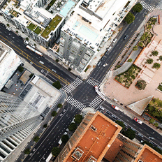 Descarbonização deve ser acompanhado de investimentos significativos em infraestrutura sustentável e tecnologias limpas