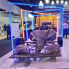 Uma réplica em tamanho real de um carro de Fórmula 1 foi construída pela Gerdau