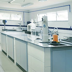 Testes avançados em laboratório garantem a precisão na separação sólido-líquido