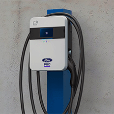 Ford passa a oferecer carregador gratuito para compradores de sua linha de veículos movidos a bateria
