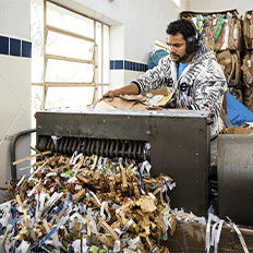 Coleta e a destinação de materiais recicláveis descartados pela Itaipu Binacional poderão ser feitas por novas associações e cooperativas 