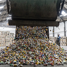 Brasil se consolida como referência global em sustentabilidade com o marco de 100% das latas de alumínio recicladas