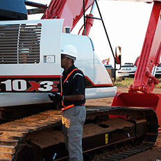A troca do filtro de óleo hidráulico de uma escavadeira garante a eficiência e longevidade do equipamento 