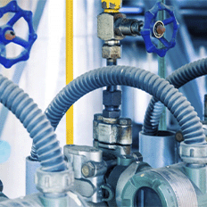 A escolha adequada de mangueiras industriais é essencial para a eficiência em processos de transporte de fluidos sob altas pressões 