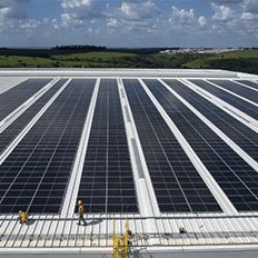 Investimentos em geração própria de energia solar nas empresas e indústrias ultrapassam a marca de R$ 63,9 bilhões  
