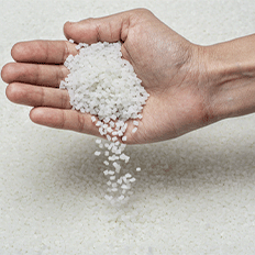 Uma das soluções para mitigar os impactos ambientais é realizar a gestão correta dos resíduos pós-consumo para a reciclagem