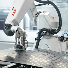 A inovadora tecnologia PixelPaint da ABB foi implantada na fábrica da Mercedes-Benz na Alemanha