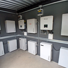 Os sistemas híbridos de armazenamento de energia estão conquistando cada vez mais espaço no Brasil