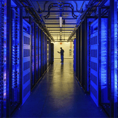 A expansão dos data centers no Brasil tem sido acompanhada de debates sobre seu impacto no consumo de energia e água